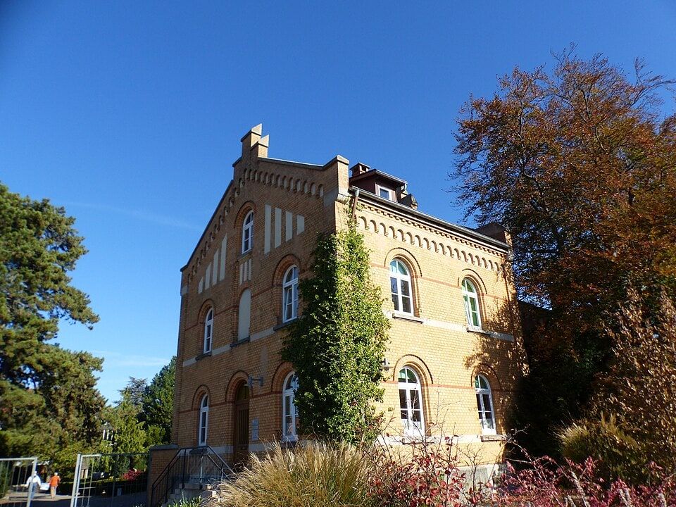 Friedhofsverwaltung an der Harteneckstraße auf Neuer Friedhof Ludwigsburg